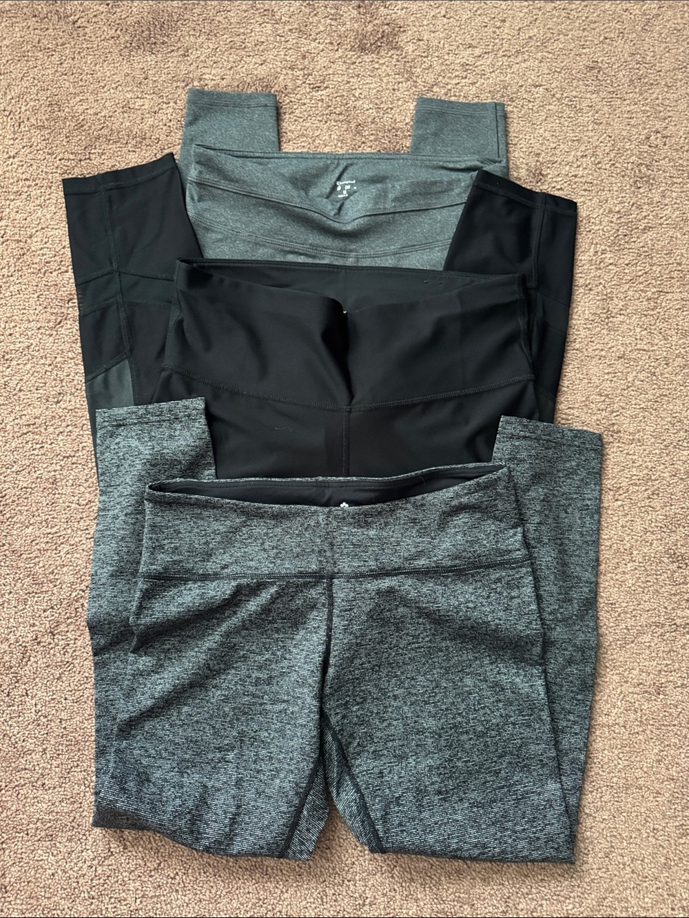 High-Rise Performance Leggings in Gray & Black